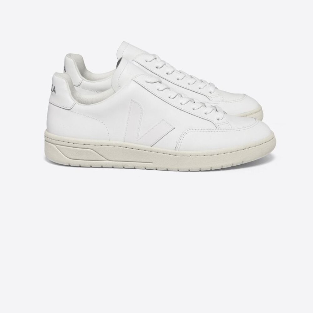 Veja V-12 White Women's Size US 7 (EUR 38)